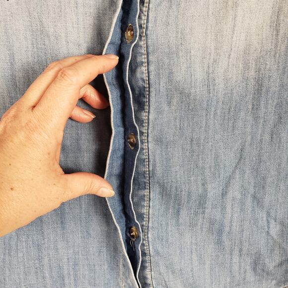 Staring At Stars Urban Outfitters Chambray Denim Embroidered Top Women's Small - Picture 7 of 16